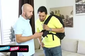 Loira puta de programa suruba com três machos com muita porra na cara