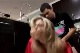 Mulher Mostrando O Peito